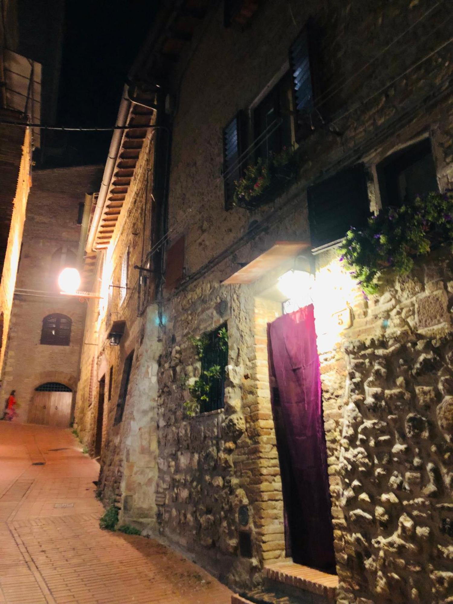 Casa Nel Centro Storico Apartment San Gimignano Luaran gambar